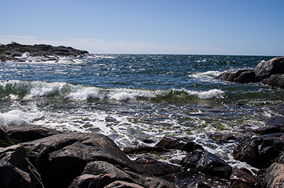 Vågorna rullar in vid Grönvik
